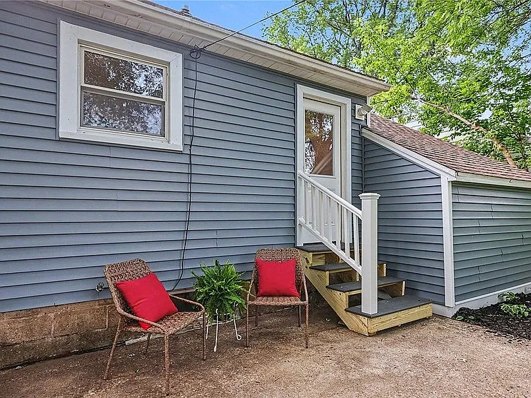 274 Newton Rd — Photo 18