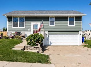 322 Fleetwood Rd SW, Cedar Rapids, IA 52404