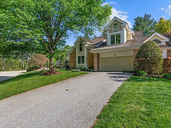 3rd image of 1 Old Boxwood Ln