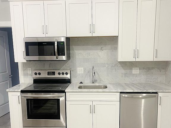 3rd image of 1635 Race St #3