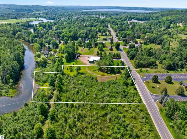V/l 1 A M 88, Bellaire, MI 49615