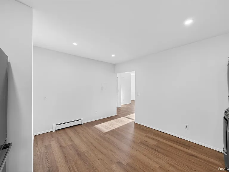 12 Scotchtown Ave — Photo 18