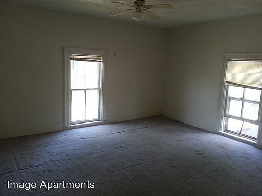 4th image of 122 N Grove Ave