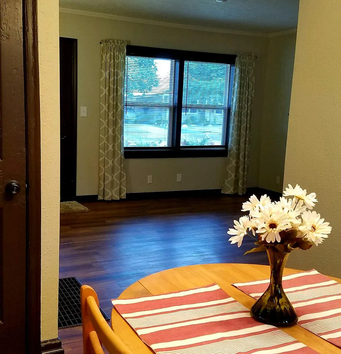2 bed, 750 sqft, $900 — Photo 3