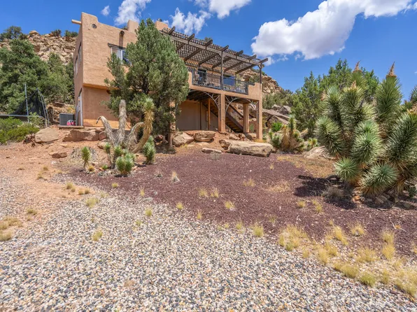 944 W Foothill Dr, Apple Valley, UT 84737