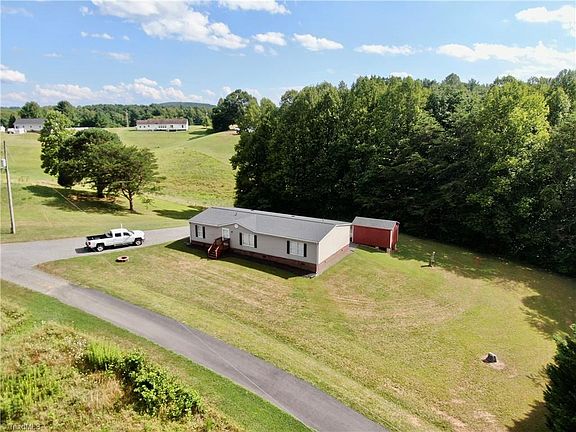 3rd image of 195 Mountain Crest Ln