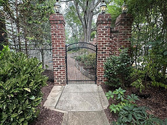 4th image of 30 Georgia St NW