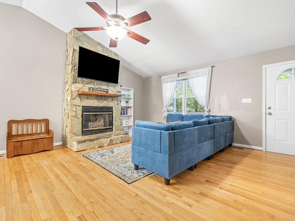 1st image of 21 Ashton Rd