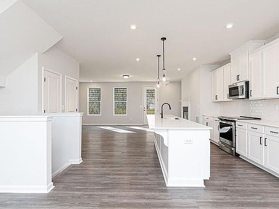 5th image of 357 Skylar Way SE