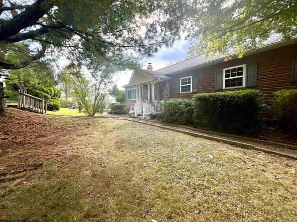 1651 Big Tree Dr, Fairmont, WV 26554