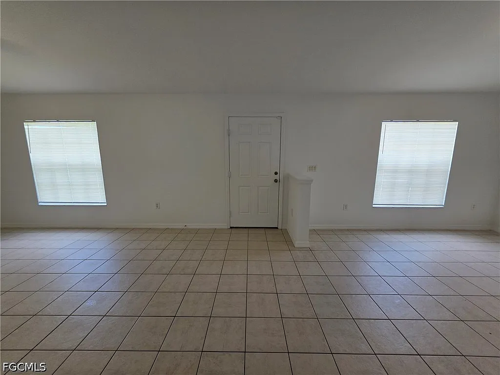 3 bed, 2.0 bath, 1993 sqft, $1,800 — Photo 4