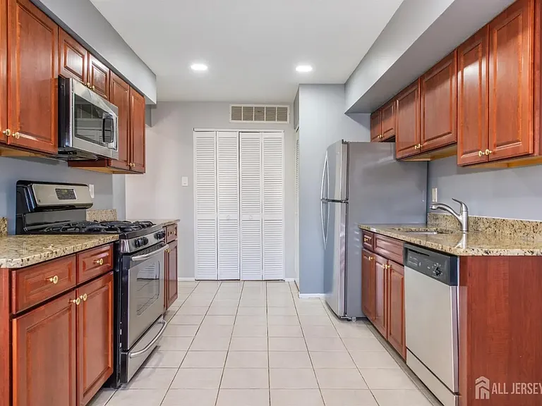 1614 Edison Glen Ter — Photo 17
