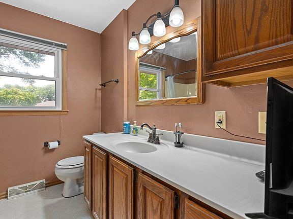 5th image of 4620 Hermsmeier Ln