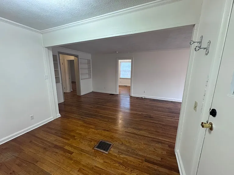 2123 Madison St — Photo 10
