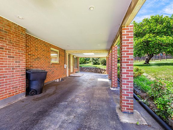 2nd image of 5119 Sugar Loaf Dr