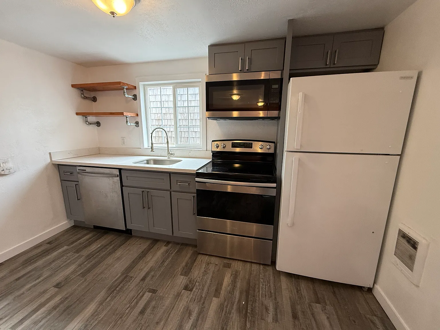 1 bed, 1.5 bath, 477 sqft, $1,200 — Photo 4