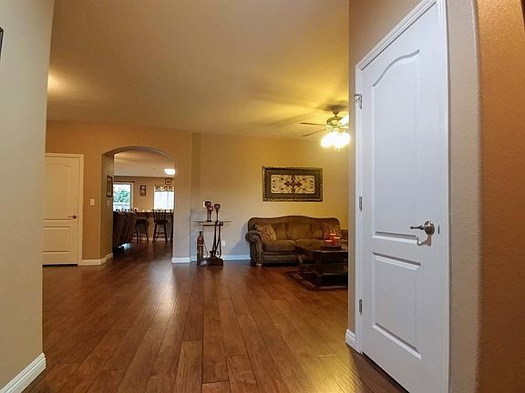 4th image of 4324 E Cambridge Ave