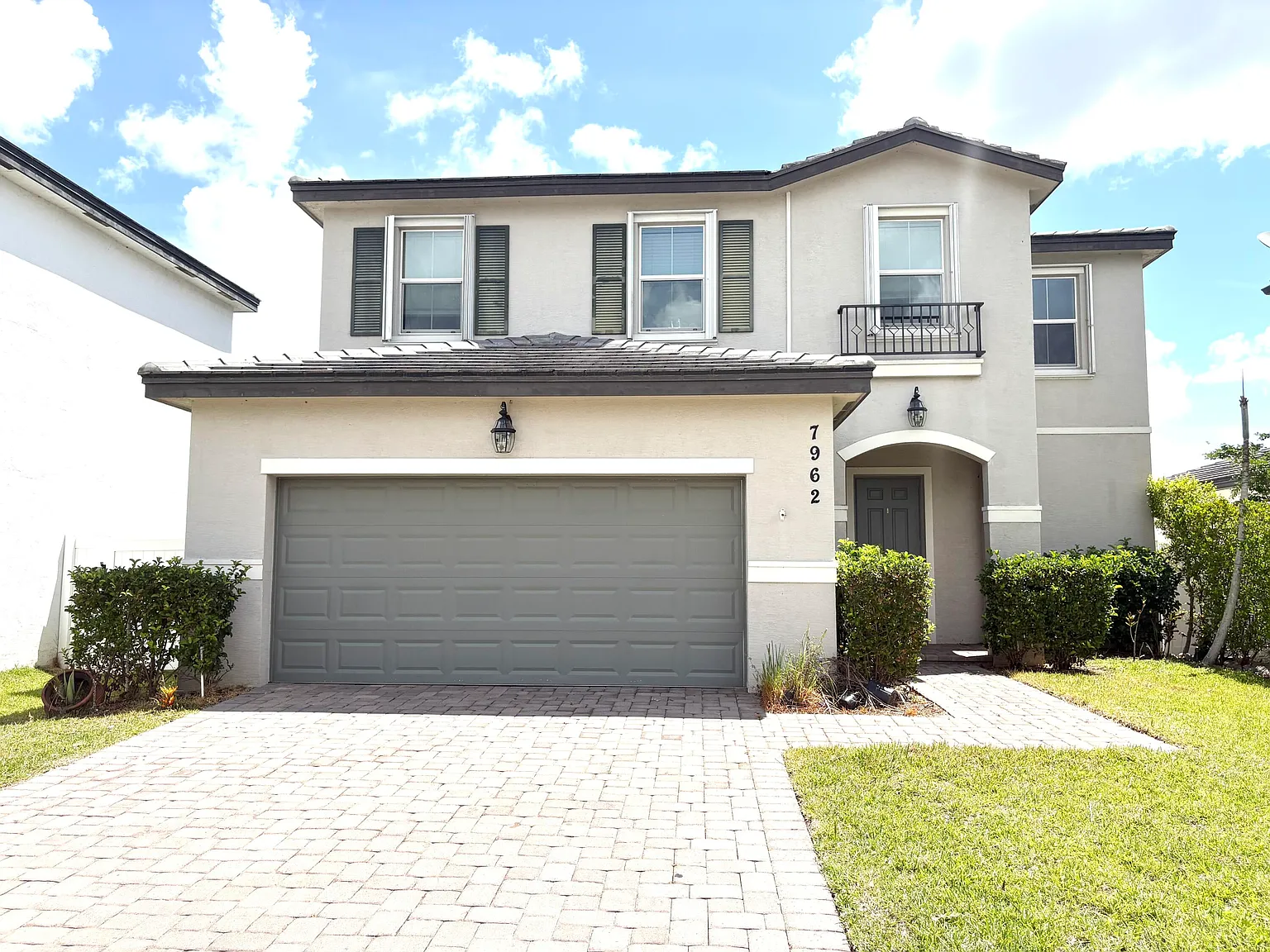 4 bed, 2.5 bath, 2211 sqft, $2,800 — Photo 1
