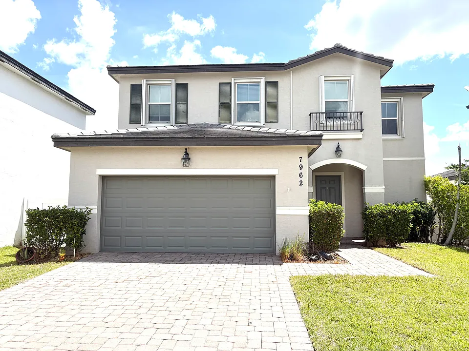 7962 NW Greenbank Cir