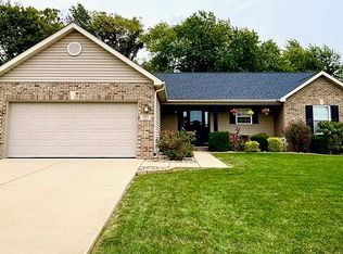 745 Fieldview Dr, Smithton, IL 62285