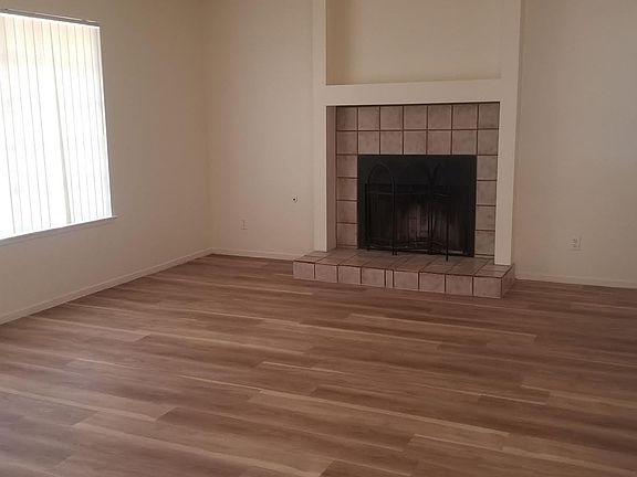2nd image of 3309 N Miramar Dr