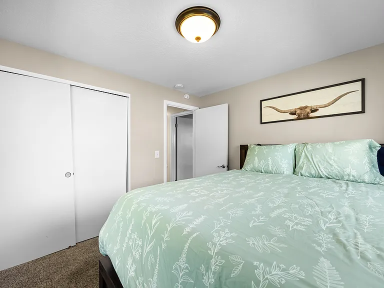 2010 S Curtis Cir — Photo 9
