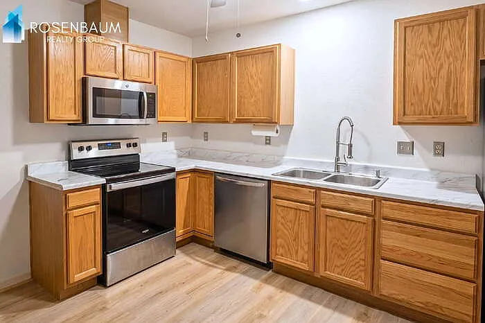 2 bed, 2.0 bath, 915 sqft, $1,400 — Photo 3