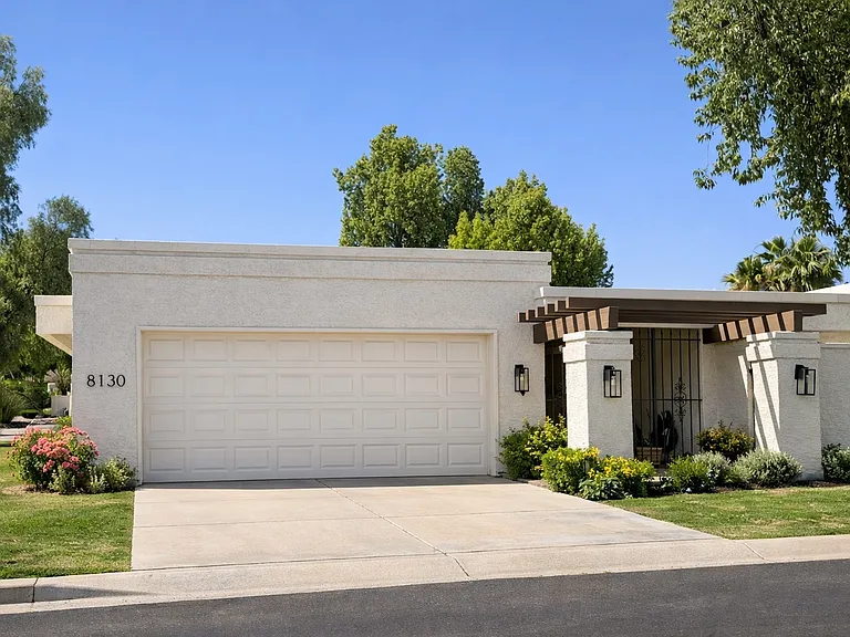 8130 E Del Laton Dr — Photo 1