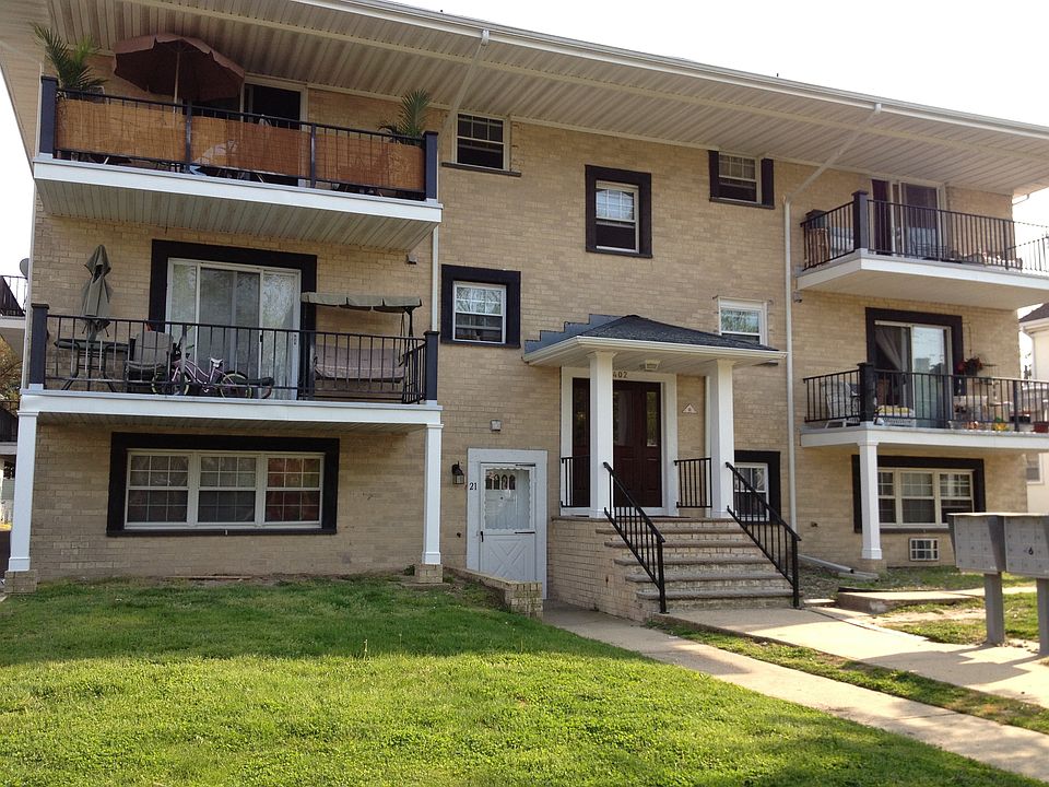 Small garden apartment building 3 blocks from the Boardwalk