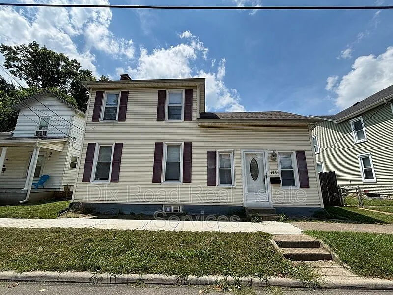 123 N Miami St