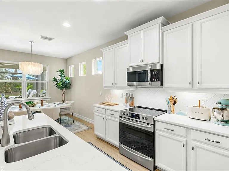 14546 Tropical Dr — Photo 12