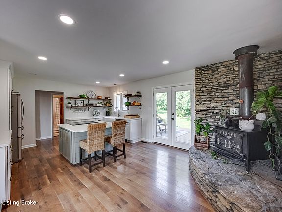 3rd image of 5805 Payton Ln