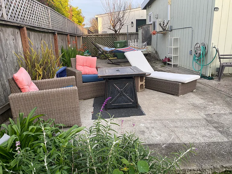 325 Magnolia St — Photo 11
