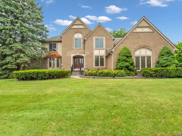 54587 Ridgeview Dr, Shelby Township, MI 48316