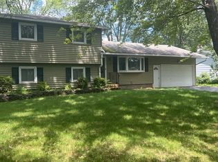 7 Sudbury Dr, Rochester, NY 14624