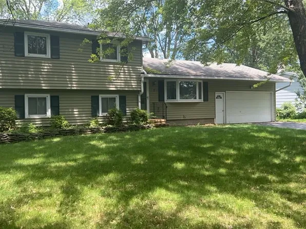 7 Sudbury Dr, Rochester, NY 14624