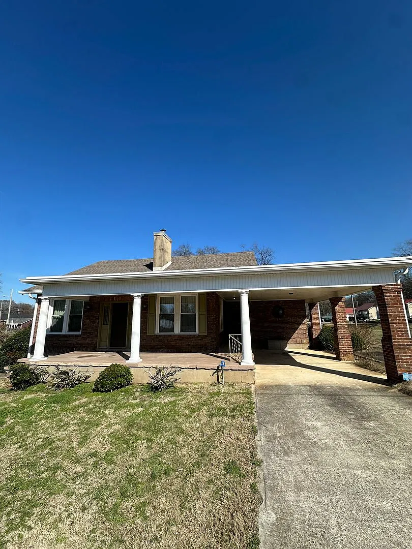 Stunning 4 Bed 2 Bath Home in the Heart of Shelbyville — Photo 2