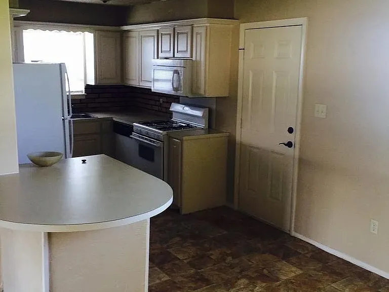 4923 NW Lindy Ave — Photo 2