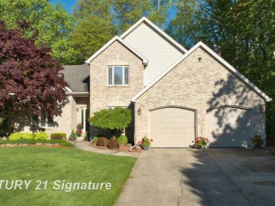 1802 Lake Circle Dr W, Saginaw, MI, 48609