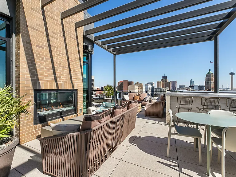 The Continental Residences — Photo 25