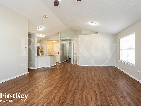 3rd image of 2801 Cross Creek Dr