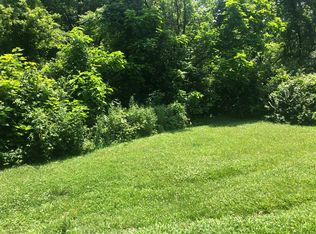 231 Hilltop Ln, Wyoming, OH 45215
