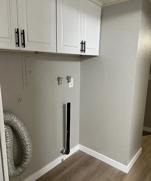 Washer and dryer hook ups inside unit