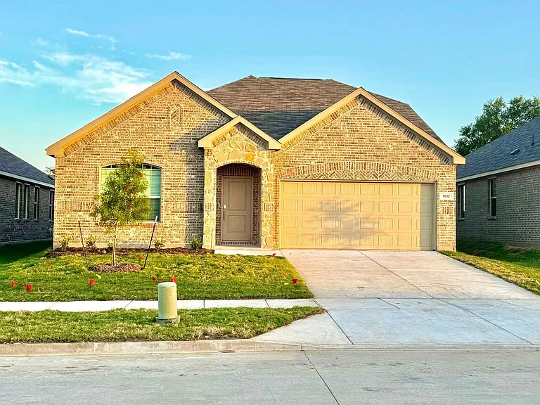 1012 Longleaf Ln — Photo 1