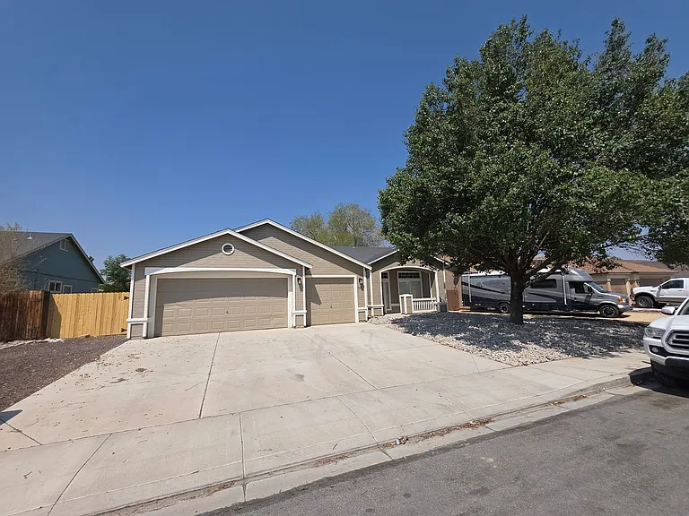 918 Desert Breeze Way — Photo 2
