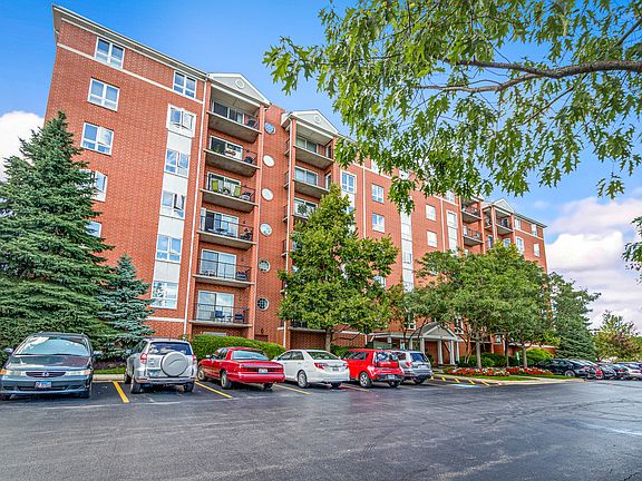 2nd image of 110 N Milwaukee Ave APT 601