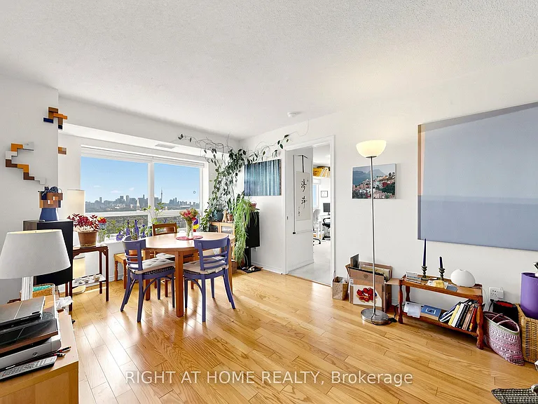 60 Heintzman St #2206 — Photo 1