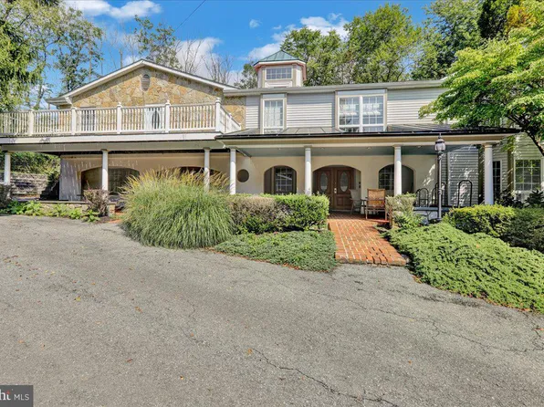 1391 Moselem Springs Rd, Hamburg, PA 19526