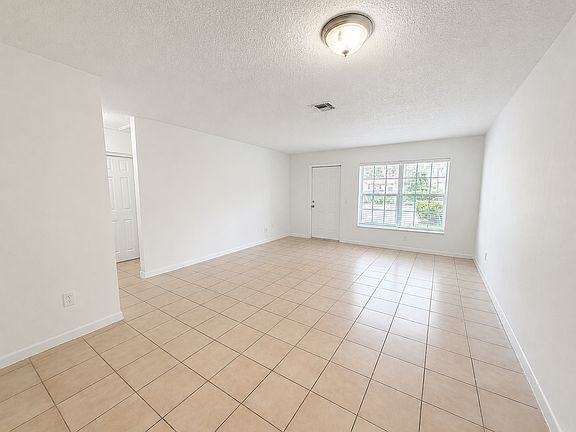 5th image of 3881 Riverside Dr #B
