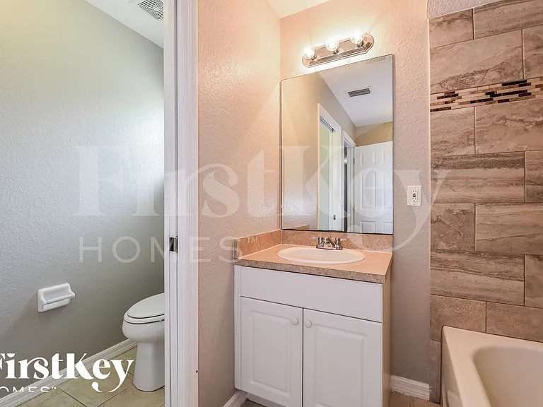 3619 NW 41st Ln — Photo 17